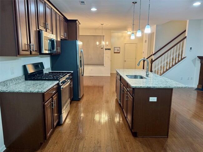Building Photo - 127 Meadow View Dr