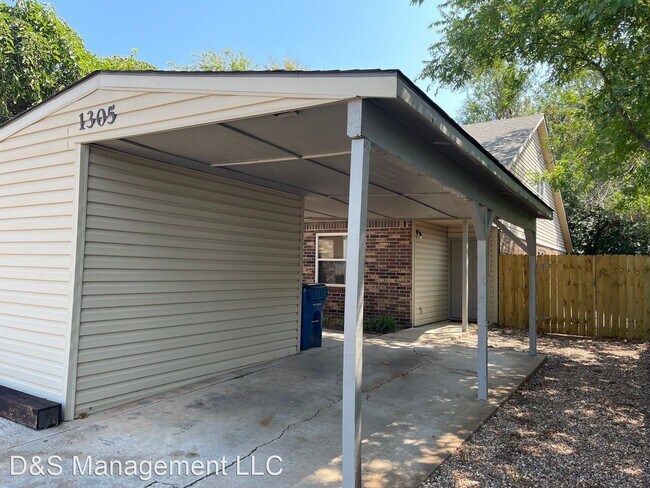 Building Photo - 2 br, 2 bath House - 1305 N. Dryden Court