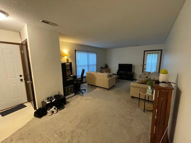 Building Photo - 819 Villa Park Ct