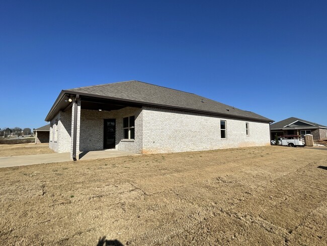 Building Photo - 3207 Farm Rd