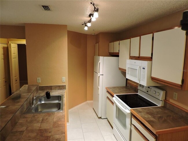Foto del edificio - 621 Dory Ln