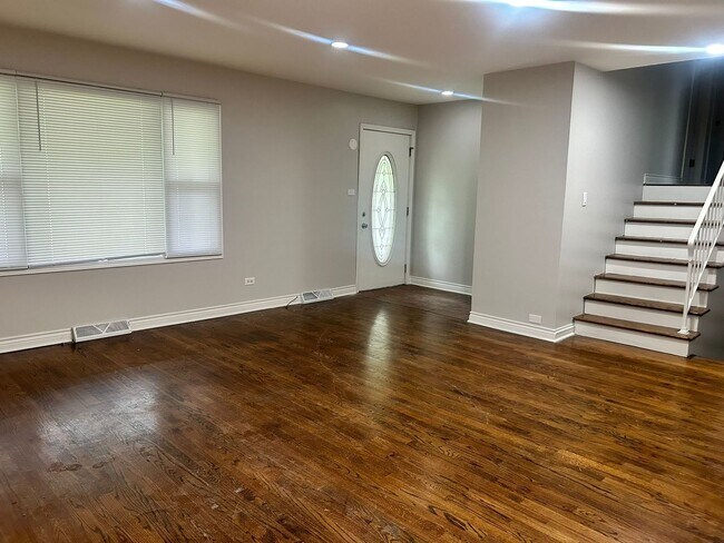 Foto del edificio - 1324 Leslie Ln E