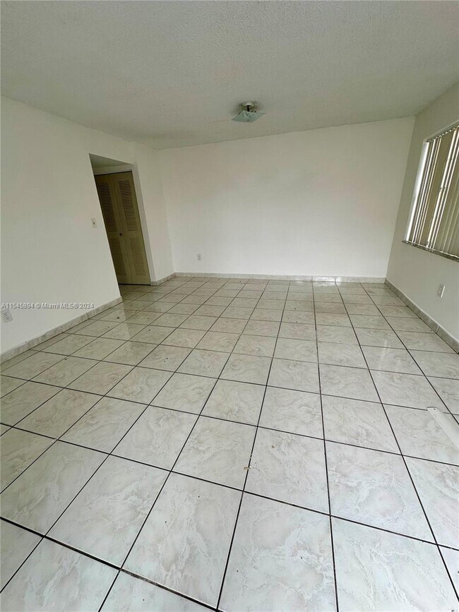 Building Photo - 2582 W 56th St