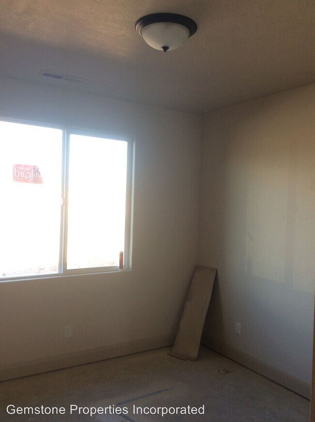 Foto del edificio - 3 br, 2 bath House - 2747 West 410 North