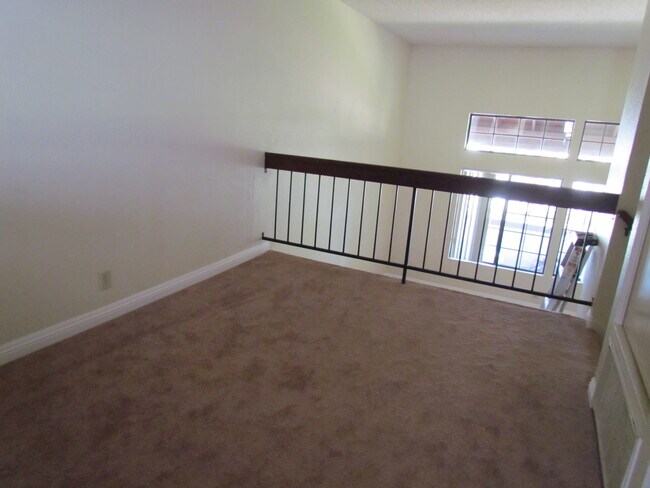 Comedor - 7892 Mission Vista Dr