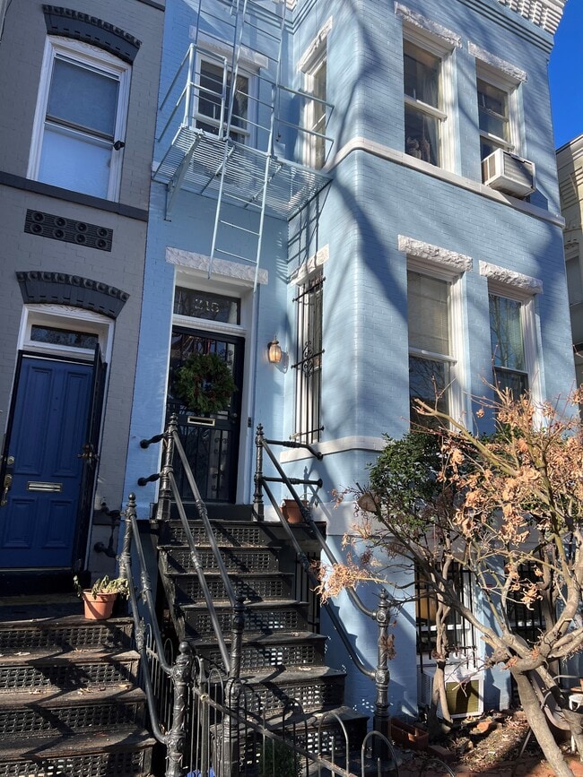 Building Photo - 215 5th St SE