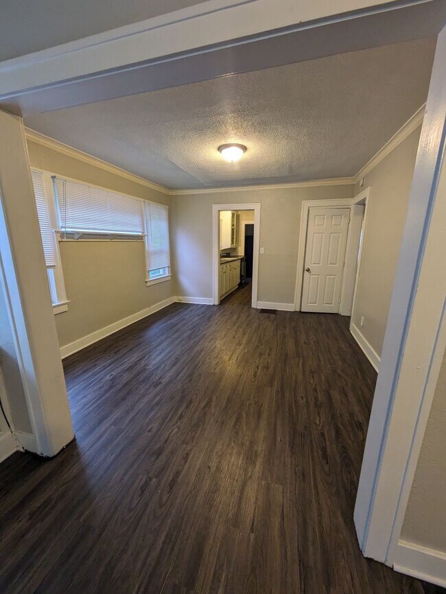 Foto del edificio - 5535 Woodland Ave