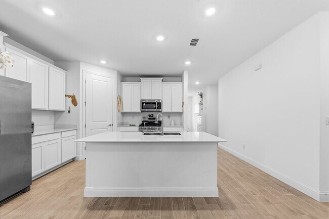 Foto del edificio - 479 Kingbird Dr