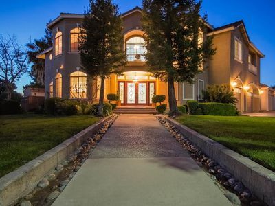 Building Photo - 2691 Castleview Dr