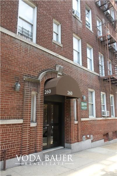Primary Photo - 260 Seaman Ave