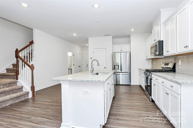 Foto del edificio - 3651 Secrest Lndg