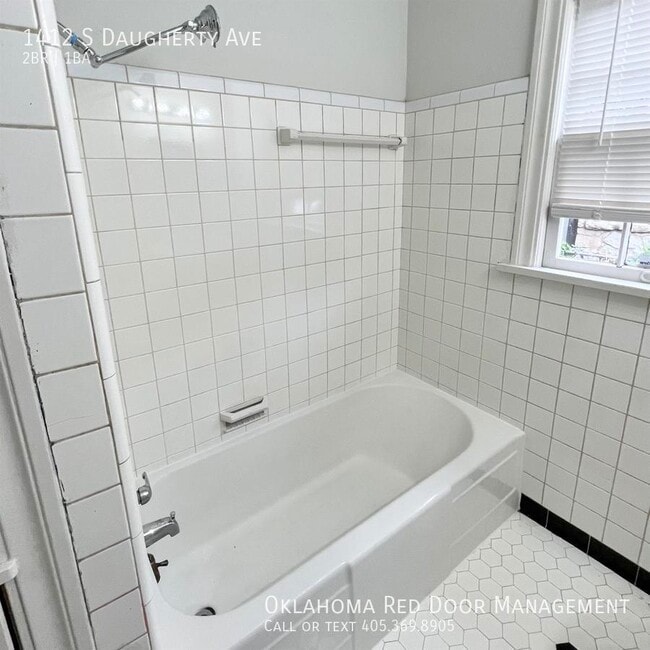 Building Photo - 1412 S Daugherty Ave