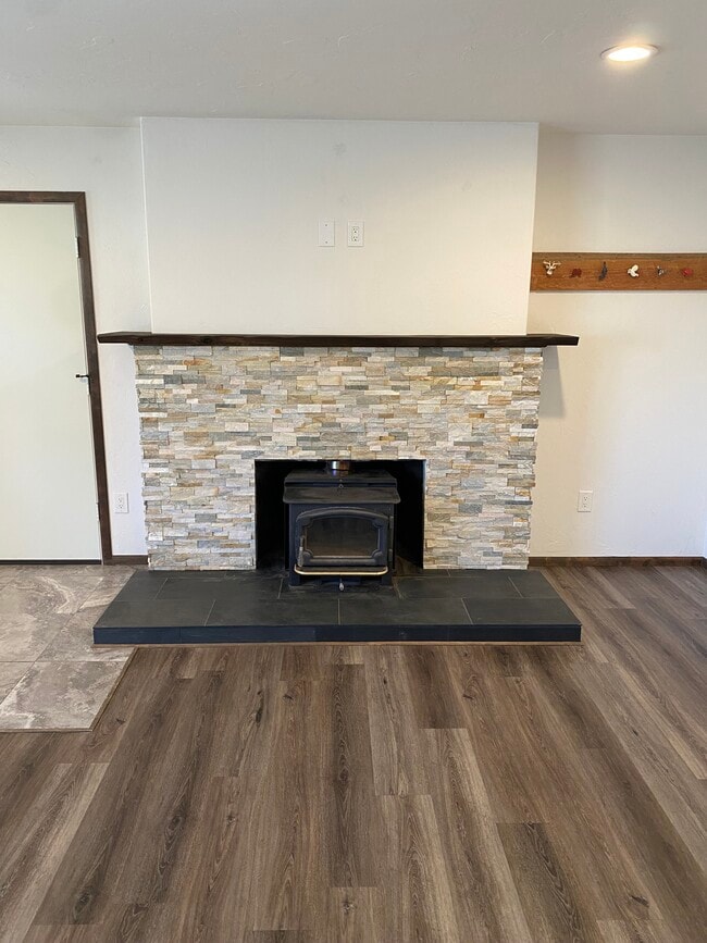 Living Room - 525 NE Revere Ave