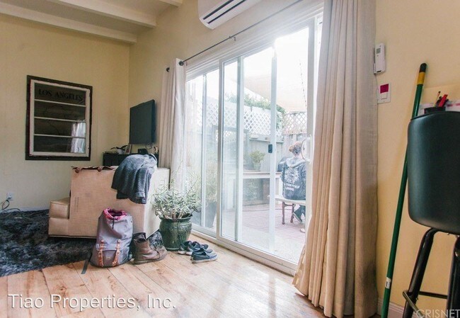 Foto del edificio - 5423-5425 Willowcrest Ave