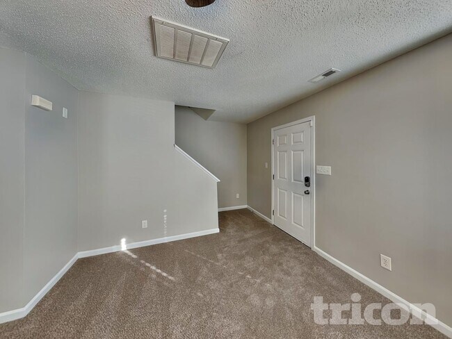 Foto del edificio - 198 Brantley Pl Dr