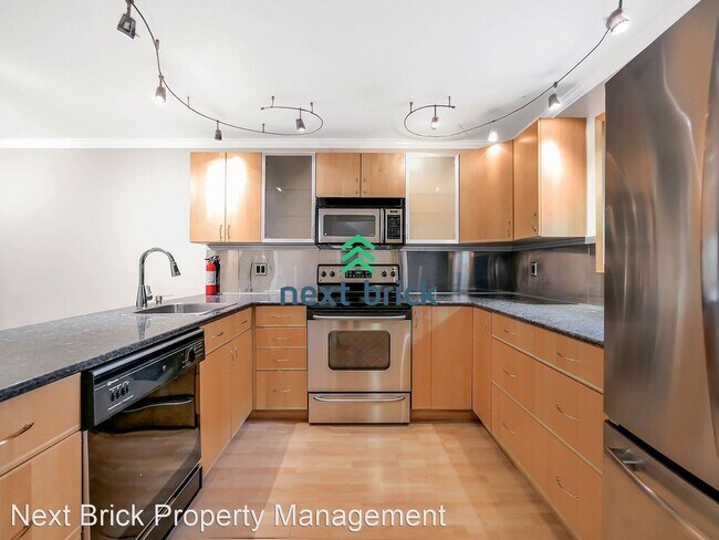 Building Photo - 2 br, 2.5 bath House - 10015 NE 12th St Un...