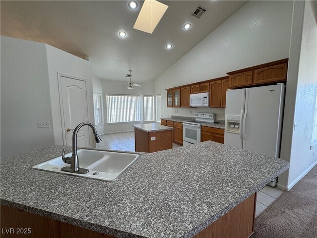 Foto del edificio - 5421 N Fleetwood Pl