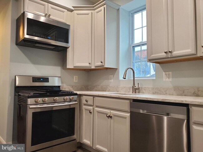 Foto del edificio - 2702 Georgia Ave NW