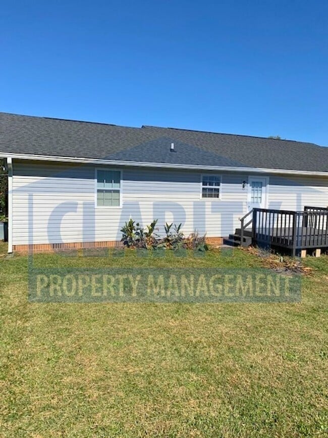 Building Photo - **766/768 Urbane Road NE