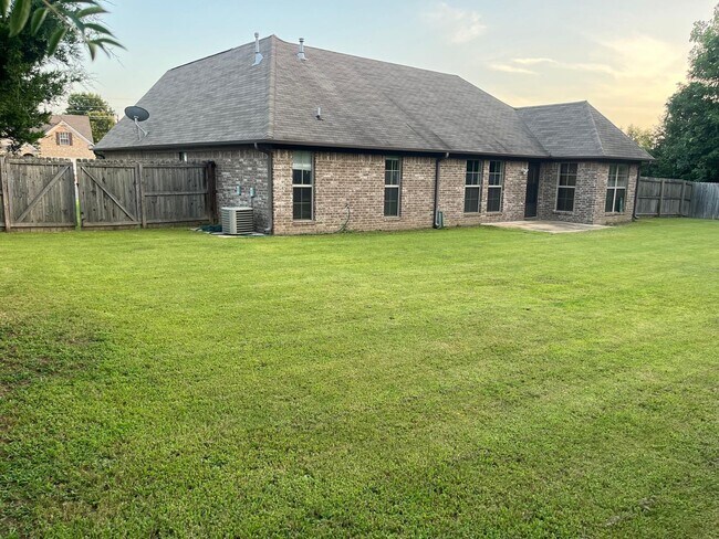 Building Photo - 2224 Baird Cv