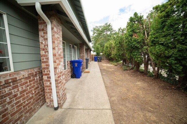 Foto del edificio - Townhome with Fresh Updates!!