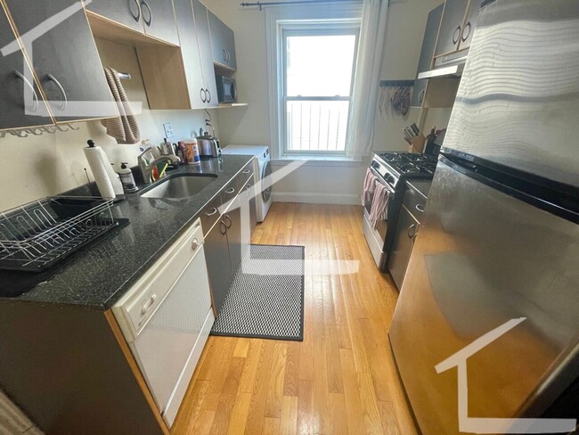 Building Photo - Brighton Commonwealth Ave 2Bedroom with In-Unit Laundry, Steps to Green Line Train!
