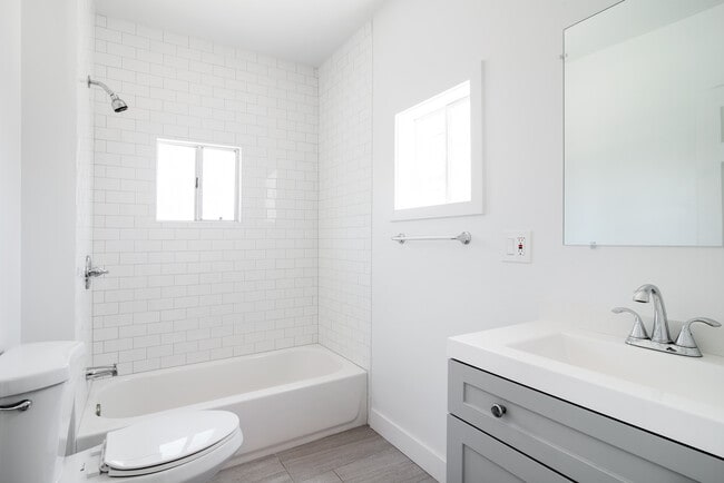 Building Photo - 1830 W Jefferson Blvd