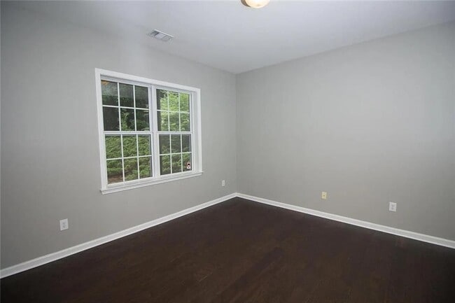 Building Photo - 5142 Manerdale Dr SE