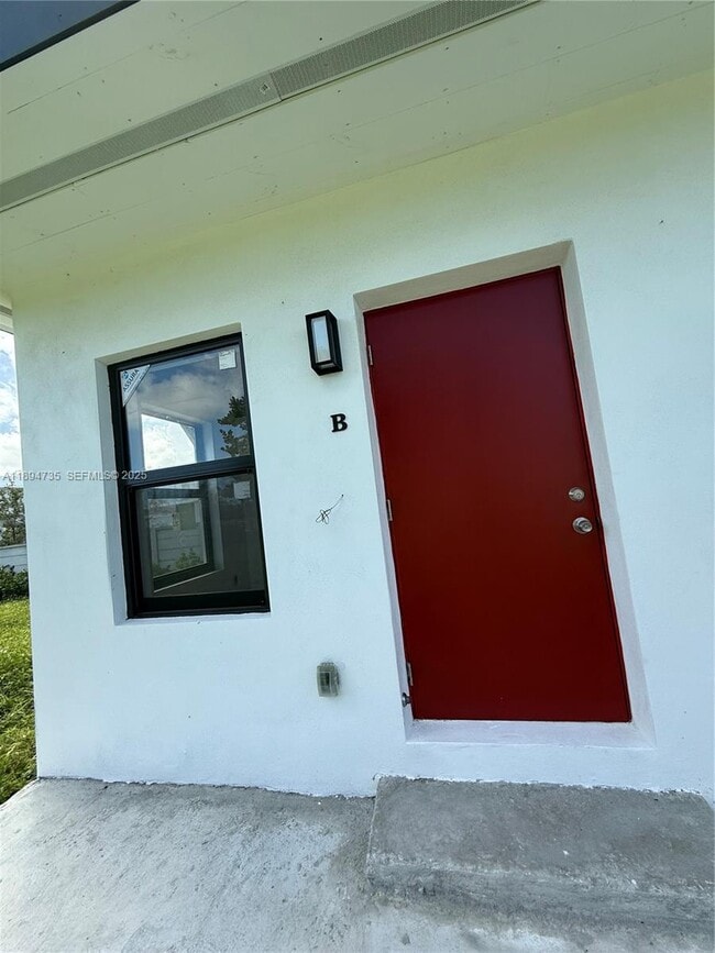 Building Photo - 512 NW 2nd Ave