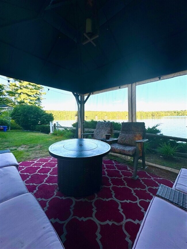 Foto del edificio - 104 Woods Grove Ln