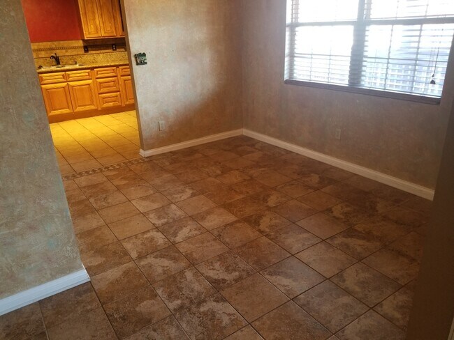 Dining room - 4929 Brainerd Rd