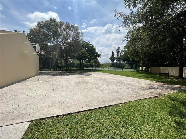 Foto del edificio - 211 NW 45th Ave