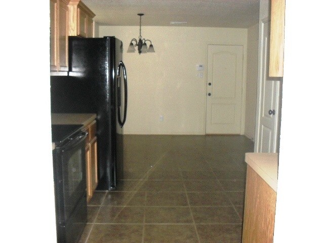 Building Photo - 2401 Isabelle Dr