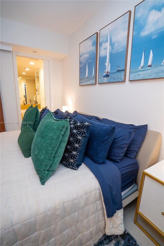 Building Photo - 1395 Brickell Ave