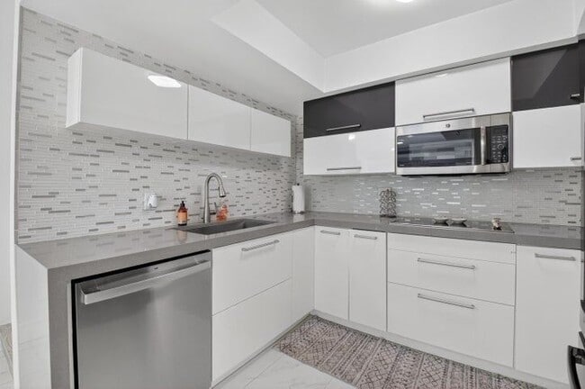 Foto del edificio - 4310 Village Dr