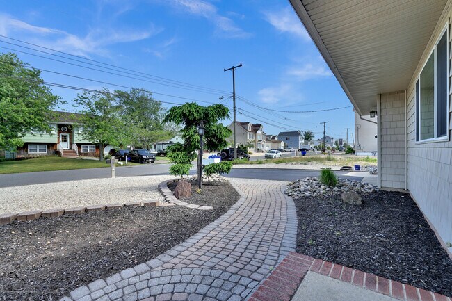 Building Photo - 42 Lagoon Dr E