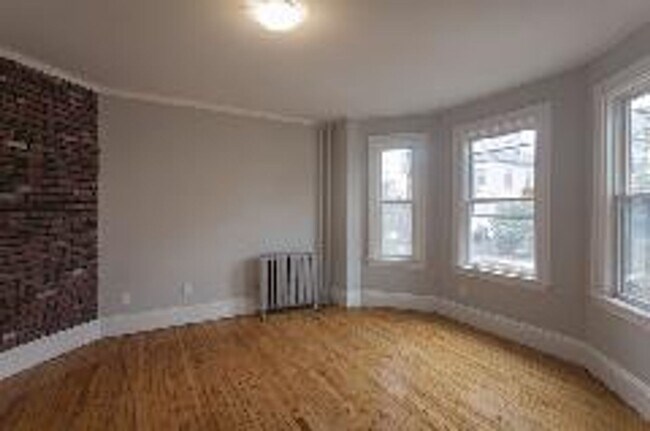 Foto del edificio - Somerville 5 bed 3 bath - 9/1