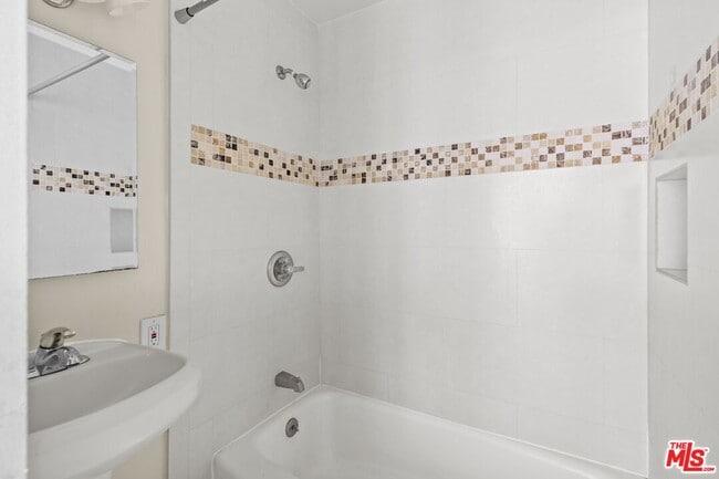 Building Photo - 1233 Barry Ave