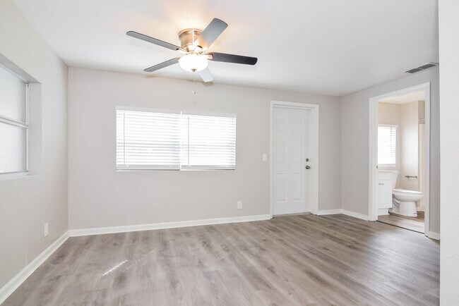 Foto del edificio - 1809 E Sitka St