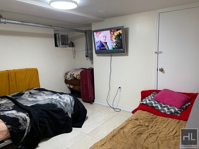 Foto del edificio - 484 Linden Blvd