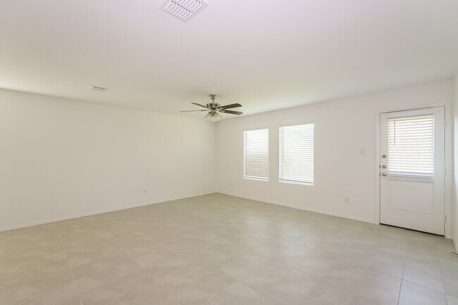 Foto del edificio - 14704 Red Arroyo Ln