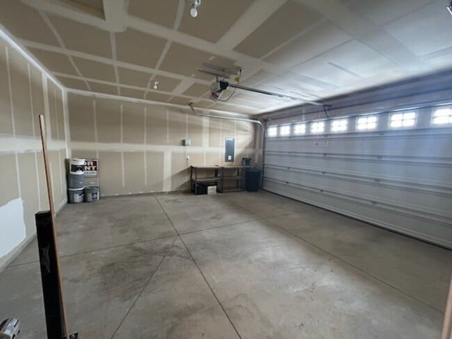 Building Photo - 898 SE Strawberry Ln