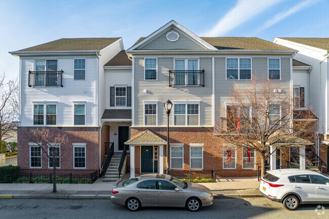Building Photo - 55 Mallory Ave