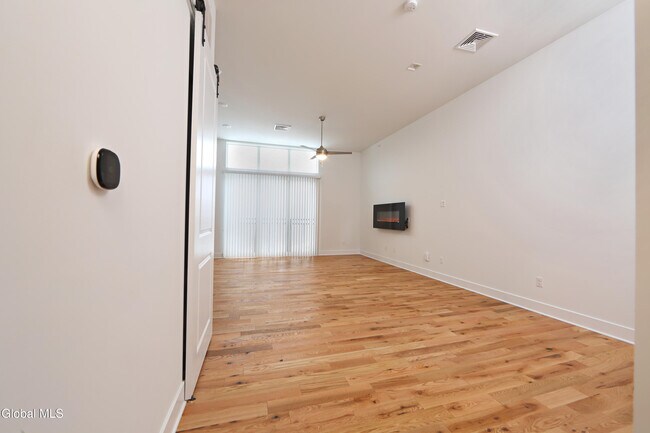 Foto del edificio - 308 Excelsior Ave
