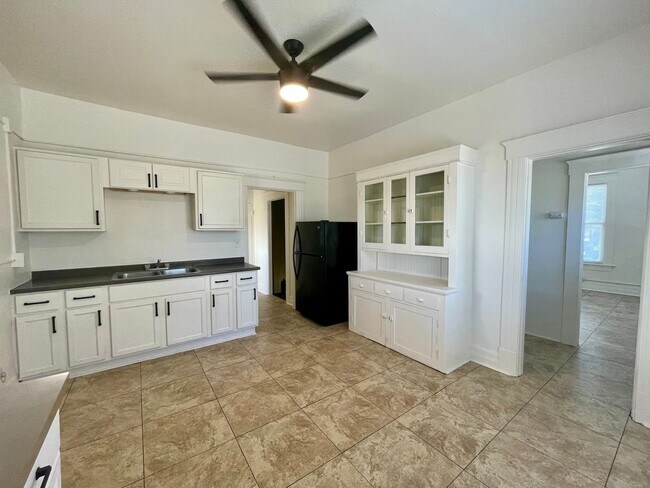 Foto del edificio - Spacious 1 Bedroom in Ontario!