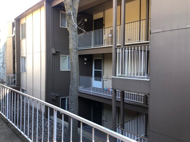 Foto del edificio - 1220 NW State St