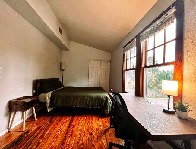 Foto del edificio - 712 Hillcrest St