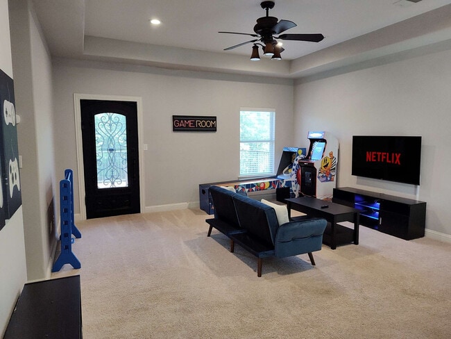 Building Photo - 200 Cove Dr