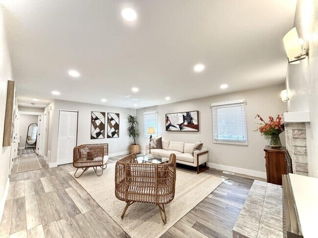 Building Photo - Remodeled 2Bd/2Ba Apartment in S Boulder F...