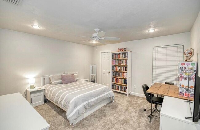 Foto del edificio - 814 Jamestown Ct